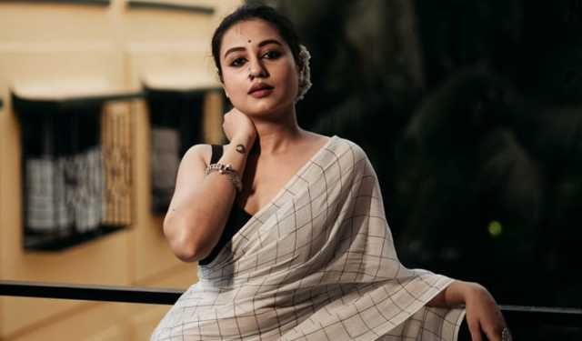 নিজেকে তৈরি করে খোলামেলা দৃশ্যে অভিনয় করব: স্বস্তিকা