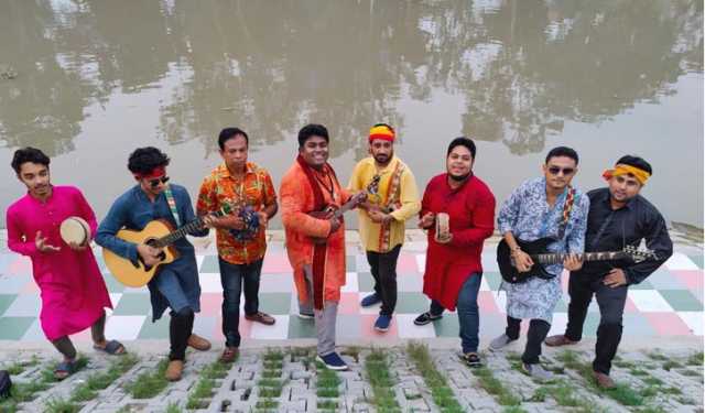 দল অন্যরকম: বুকের পাঁজরে রাখা সুর