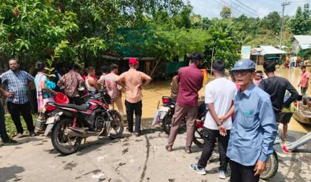 সাজেকের পথে পানি, আটকা পড়েছেন ৩ শতাধিক পর্যটক