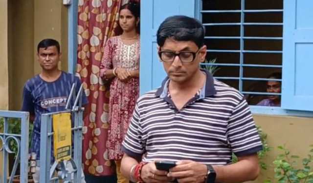 বাংলায় কথা বলায় বাংলাদেশি আখ্যা, কেড়ে নেওয়া হলো চাকরি