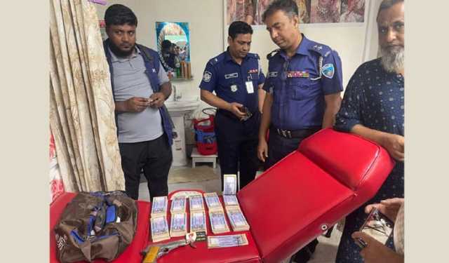 বিউটি পার্লার থেকে জাল টাকা পিস্তল ও গুলি উদ্ধার, ৩ নারী আটক