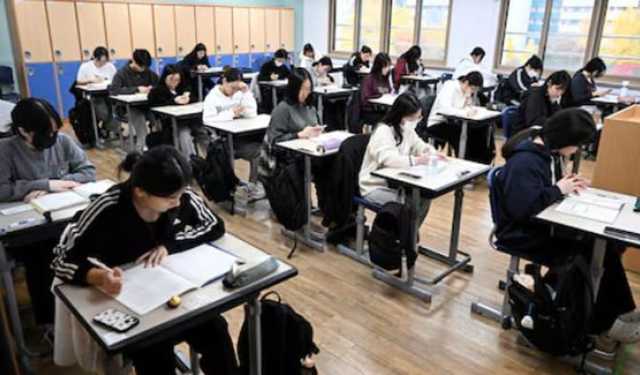 দক্ষিণ কোরিয়ার স্কুলগুলোতে মোবাইল ফোন নিষিদ্ধ