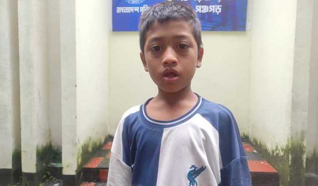 পথভোলা শিশু ট্রেনে পঞ্চগড়ে, ফিরতে চায় পরিবারে