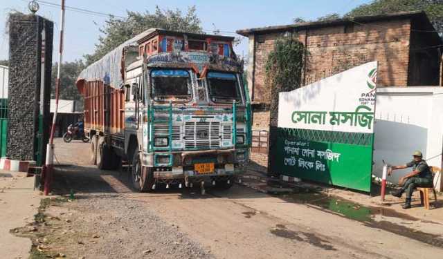পূজায় সোনামসজিদ স্থলবন্দর ৮ দিন বন্ধ 