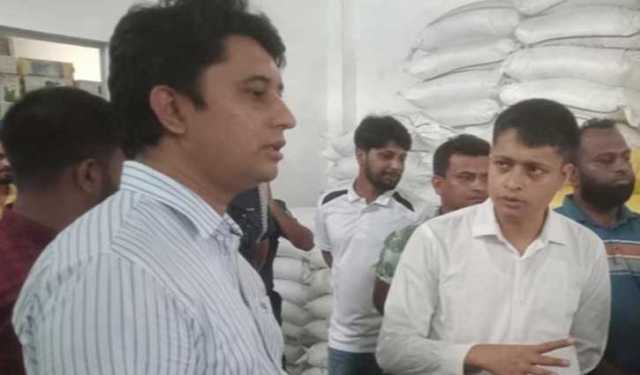 খুলনায় মজুদকৃত ৩৭৫ বস্তা সার জব্দ, জরিমানা 