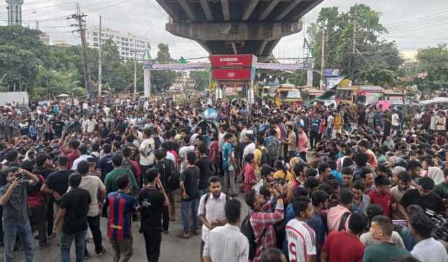তিন দফা দাবিতে চুয়েট শিক্ষার্থীদের সড়ক অবরোধ