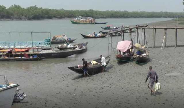 সুন্দরবনের দুয়ার খুলেছে, বনজীবীরা জলদস্যু আতঙ্কে