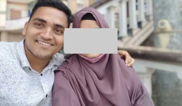 নেত্রকোনায় স্ত্রীর স্বীকৃতির দাবিতে স্বামীর বাড়িতে অনশন
