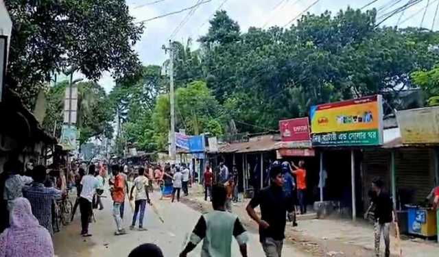 গাইবান্ধায় বিএনপির দু’ গ্রুপে সংঘর্ষ-ভাঙচুর, আহত ১০
