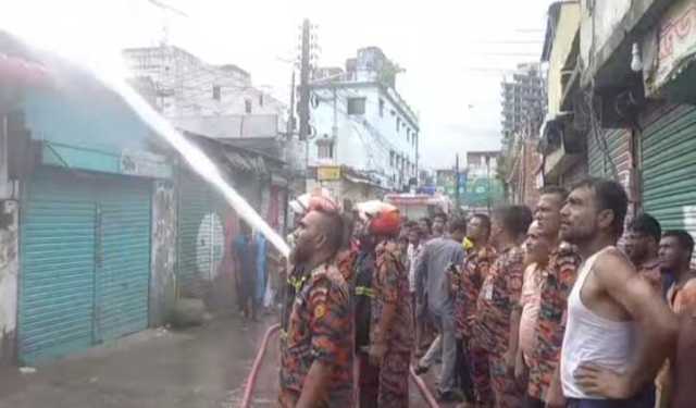 ময়মনসিংহে সিলিন্ডার লিকেজে হোটেলে অগ্নিকাণ্ড 
