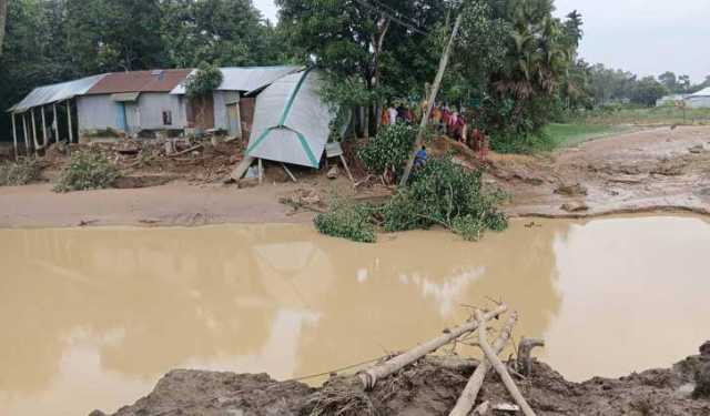 মহারশি নদীর বাঁধ ভেঙে ১১ বসতঘর ভেসে গেছে