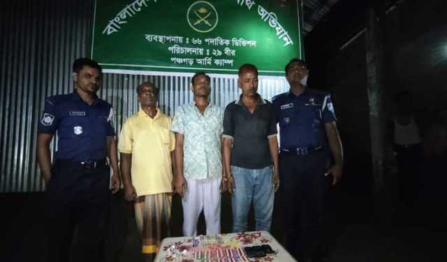 পঞ্চগড়ে সেনা অভিযানে মাদকসহ বিএনপি নেতা গ্রেপ্তার