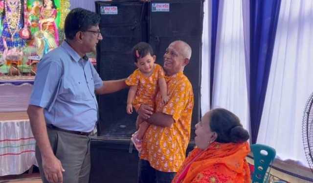প্রধান উপদেষ্টার প্রতিরক্ষা সহকারীর ধামরাইয়ে দুর্গাপূজা পরিদর্শন