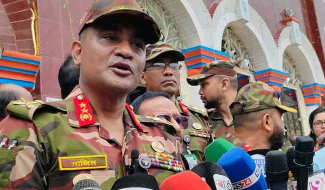 জিওসি মেজর জেনারেল নাজিমউদ্দৌলার পূজামণ্ডপ পরিদর্শন
