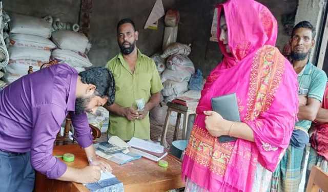 শেরপুরে বেশি দামে সার বিক্রি: ২ ব্যবসায়ীকে সোয়া লাখ টাকা জরিমানা