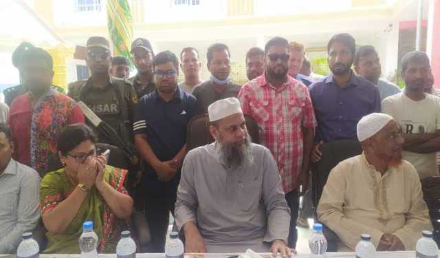 ঢাকা জেলা প্রশাসকের পূজামণ্ডপ পরিদর্শন
