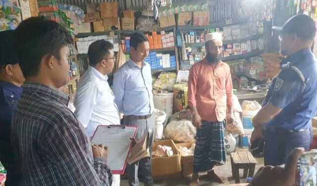 কুড়িগ্রামে বেশি দামে সার বিক্রি করায় জরিমানা