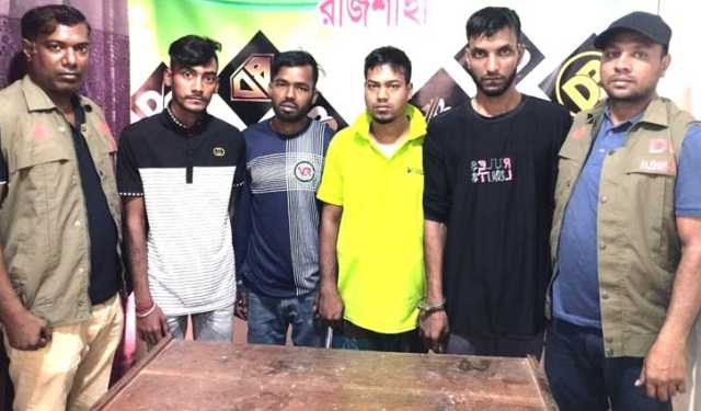 রাজশাহীতে ভ্যানের জন্য চালককে খুন, গ্রেপ্তার ৪