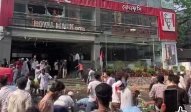 সিলেটে কেএফসি রেস্টুরেন্ট ও বাটার শোরুমে ভাঙচুর