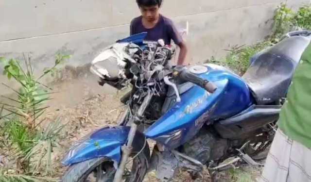 দ্রুতগতির মোটরসাইকেল কেড়ে নিলো ২ শিক্ষার্থীর প্রাণ