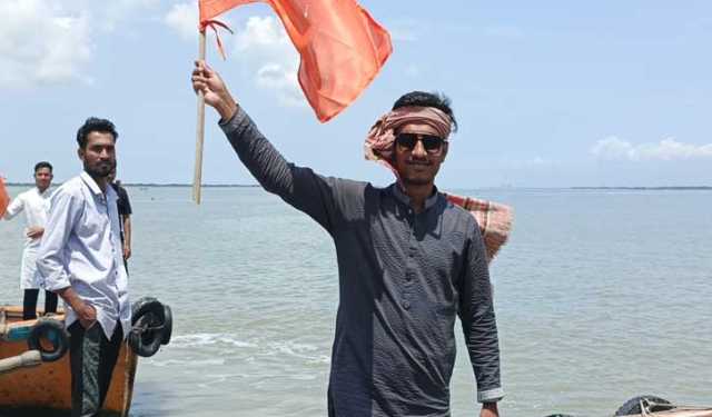 ১৫ সাঁতারুর কুতুবদিয়া চ্যানেল পাড়ি