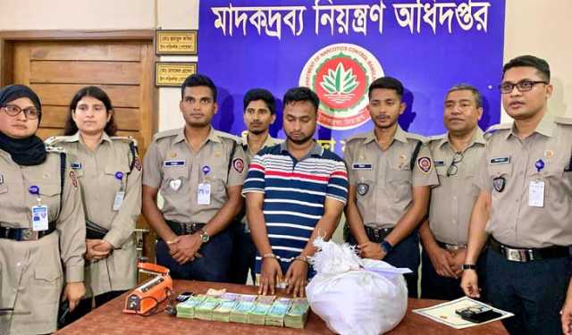 সাড়ে ৬ কেজি হেরোইন উদ্ধার, কারবারি গ্রেপ্তার