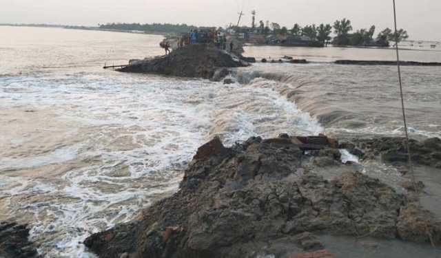 বাঁধে ভাঙনের ২ দিনেরও সংস্কার শুরু হয়নি, ১০ গ্রাম প্লাবিত 