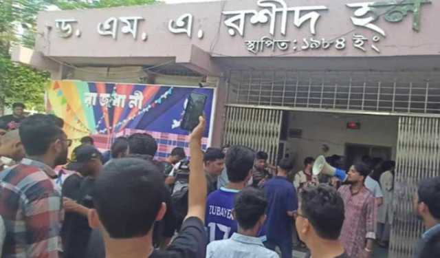 কুয়েটের ৫ হলের তালা ভাঙলেন শিক্ষার্থীরা, ভিসির পদত্যাগের একদফা