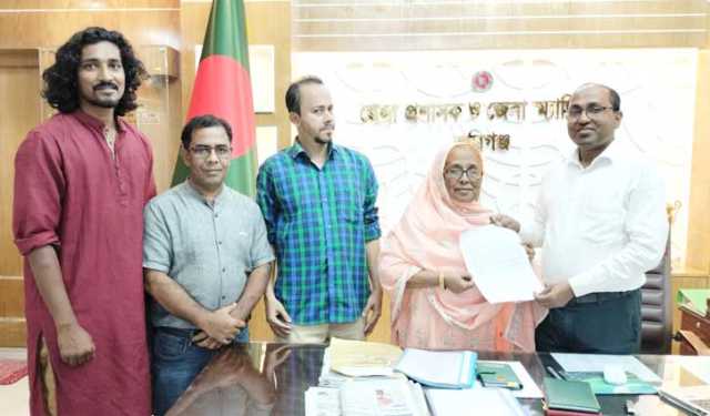 হবিগঞ্জে শতবর্ষী গাছ কাটার প্রতিবাদে স্মারকলিপি 