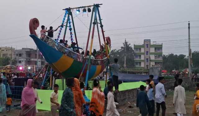কুষ্টিয়ায় বিনোদন কেন্দ্রে আনন্দে মেতেছে শিশুরা