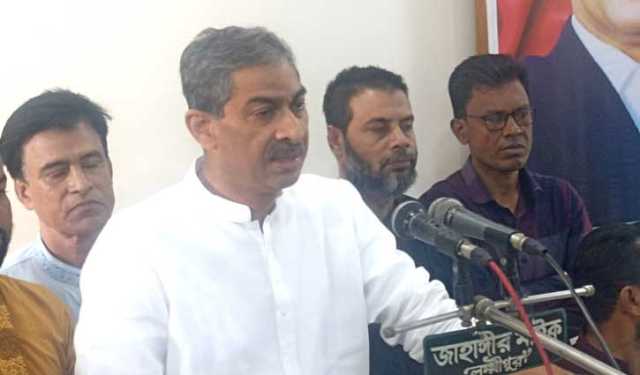 ঝটিকা মিছিলের মধ্যে ফ্যাসিবাদ লুকায়িত : এ্যানি 