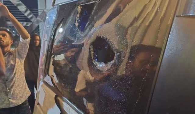 গাজীপুরে হাসনাত আব্দুল্লাহর গাড়িতে সন্ত্রাসী  হামলা
