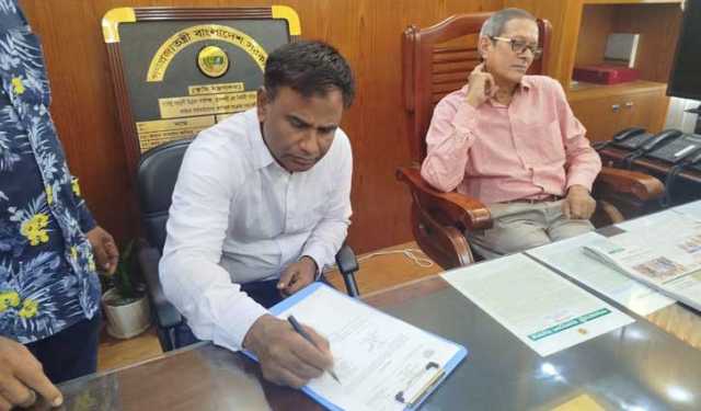 বদলির পরও যাচ্ছিলেন না বিএমডিএ’র ইডি, বের করা হলো জোর করে