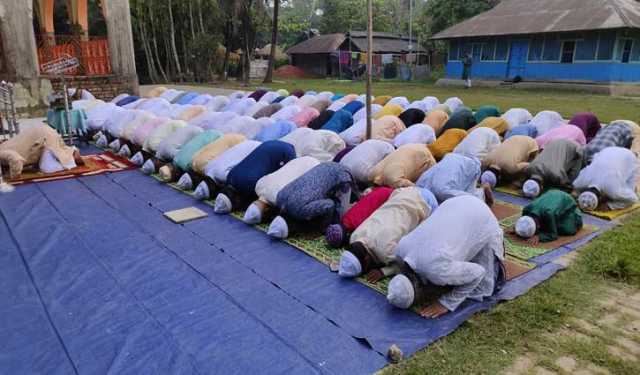 দেশের শান্তি-সমৃদ্ধি কামনা করে বিভিন্ন স্থানে ঈদ উদযাপন 