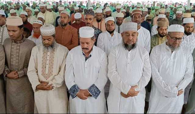 বরিশালে প্রধান জামাতে বিএনপি-জামায়াতের নেতাদের নামাজ আদায়