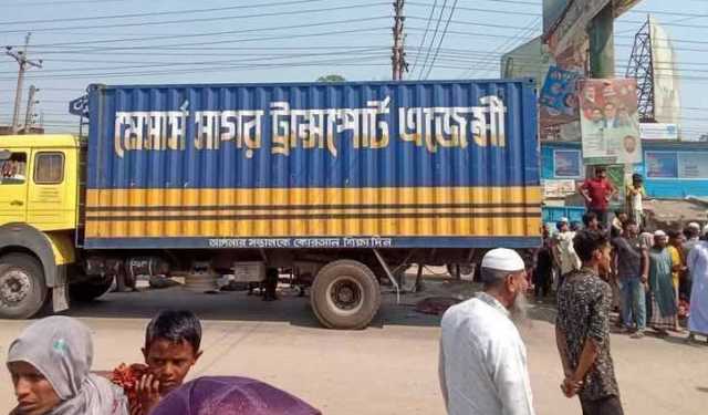 ময়মনসিংহে কাভার্ডভ্যান চাপায় প্রাণ গেল স্বামী-স্ত্রীর