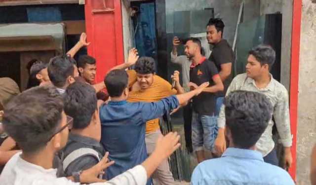 সারজিসের সামনে এনসিপির সমাবেশে মারামারি, আহত ৪