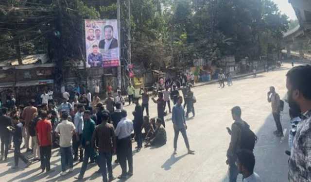 চট্টগ্রামের কমিটি বাতিলের দাবিতে সড়ক অবরোধ