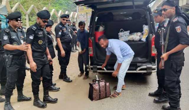 ঈদকে সামনে রেখে চট্টগ্রামে র‌্যাবের কঠোর নিরাপত্তা কার্যক্রম