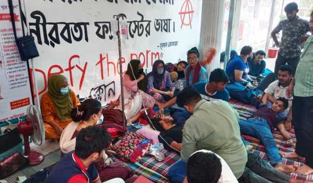 অনশনে অসুস্থ চবির ২ শিক্ষার্থী