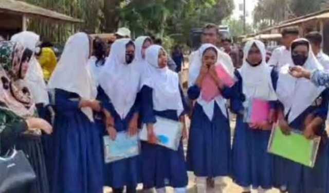 কক্সবাজারে এসএসসি পরীক্ষা দিতে পারল না ১৩ শিক্ষার্থী