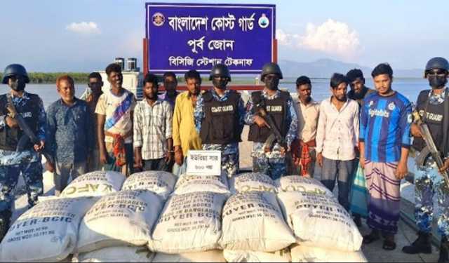 সাগরপথে মিয়ানমারে সার পাচারের চেষ্টা, আটক ১০ 