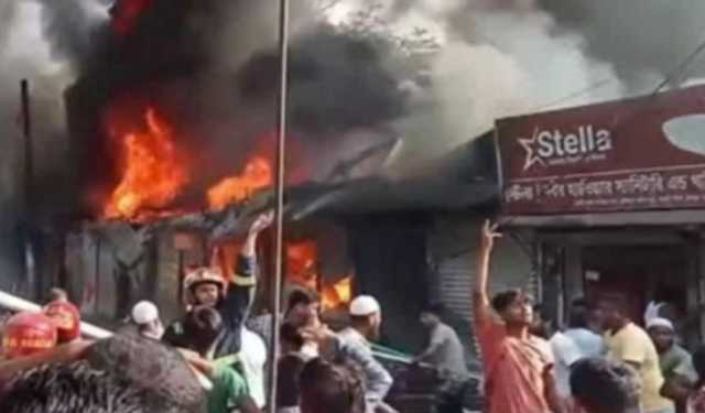 চাঁদপুরে ১০ দোকানে আগুন
