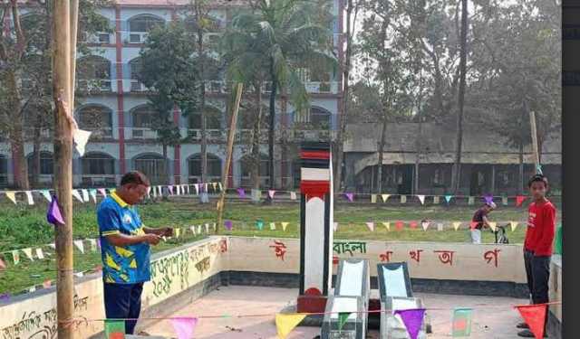 কুমিল্লায় শহীদ মিনার ভাঙচুরের ঘটনায় ২ তদন্ত কমিটি