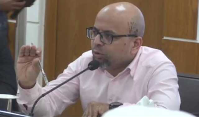 ‘রাজনৈতিক তোষামোদ নয়, মেরুদণ্ড সোজা রেখে কাজ করুন’