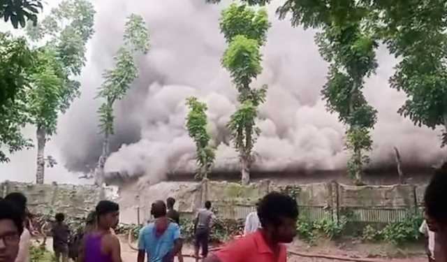 আফিল মুরগির ফার্মে ভয়াবহ অগ্নিকাণ্ড, ২০ কোটি টাকার ক্ষতি