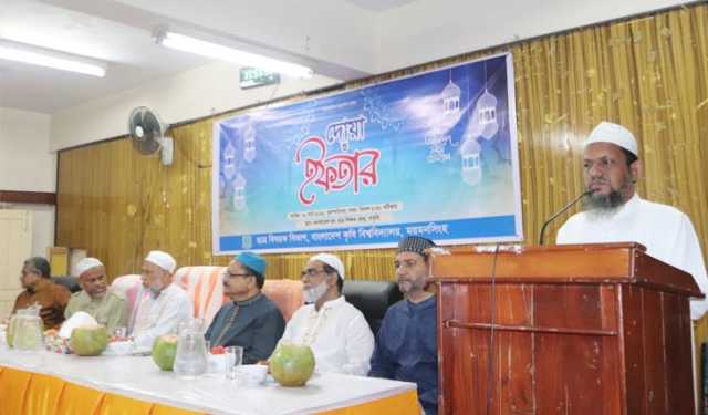 শিক্ষক-কর্মকর্তাদের নিয়ে বাকৃবিতে ইফতার