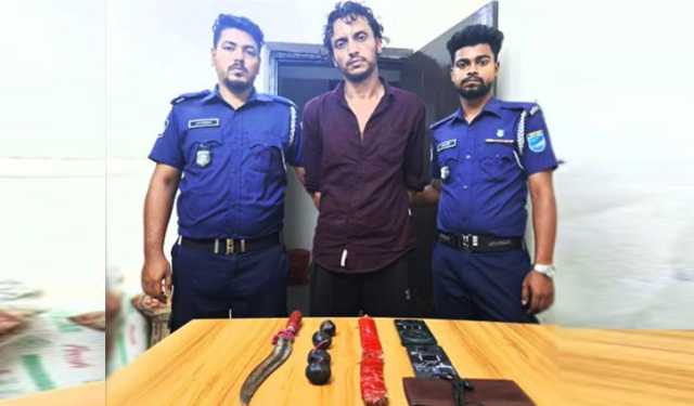 মুন্সীগঞ্জে অস্ত্র ও বিষ্ফোরক দ্রব্যসহ ছিনতাইকারী বাবু মিজি আটক