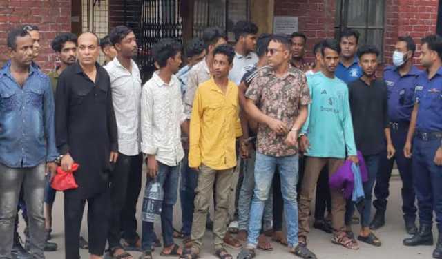 বাগেরহাটে ৬ ককটেল উদ্ধার, শ্রমিক দল নেতাসহ গ্রেপ্তার ১৮ 