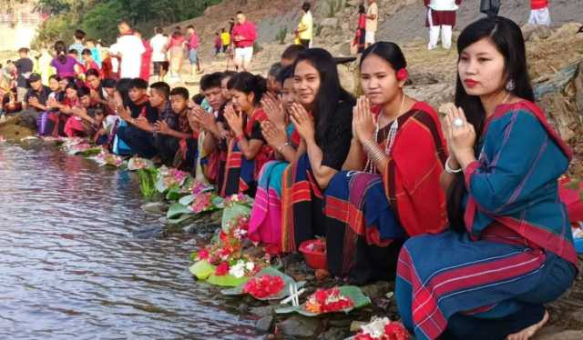 সাঙ্গু নদীতে ফুল ভাসানোর মধ্য দিয়ে বিজু উৎসব শুরু